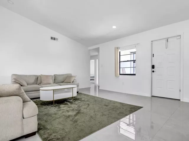 Продажа дома по адресу 21641 SUTTERS Lane - фото 9043865