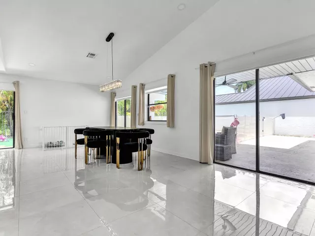 Продажа дома по адресу 21641 SUTTERS Lane - фото 9043867