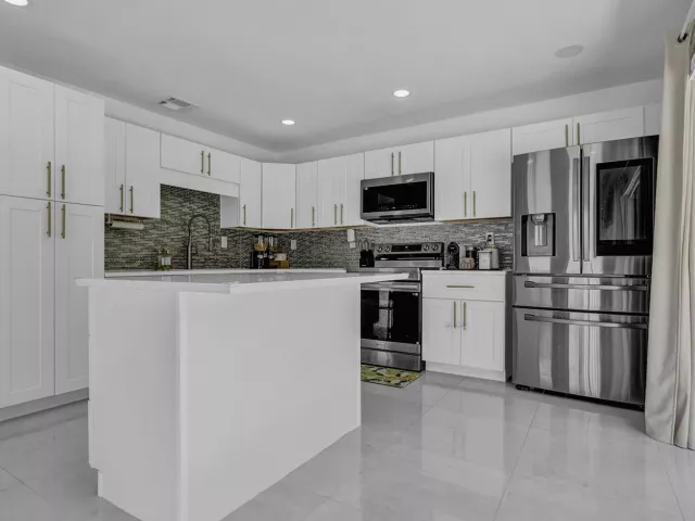 Продажа дома по адресу 21641 SUTTERS Lane - фото 9043869