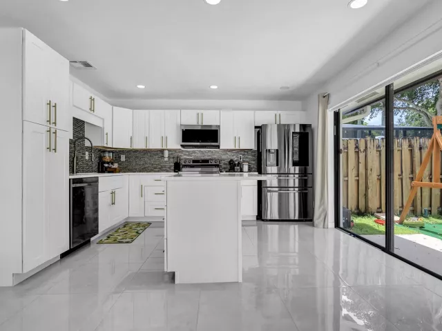 Продажа дома по адресу 21641 SUTTERS Lane - фото 9043870