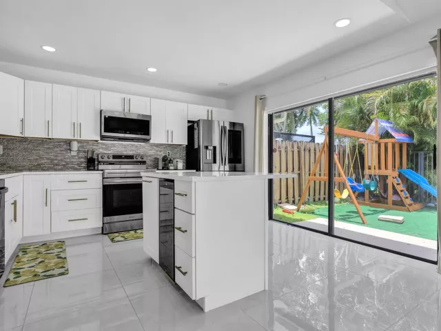 Продажа дома по адресу 21641 SUTTERS Lane - фото 9043871