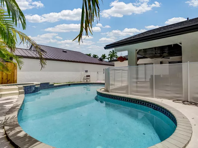 Продажа дома по адресу 21641 SUTTERS Lane - фото 9043886