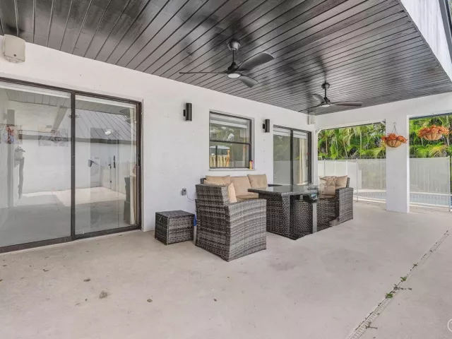Продажа дома по адресу 21641 SUTTERS Lane - фото 9043888