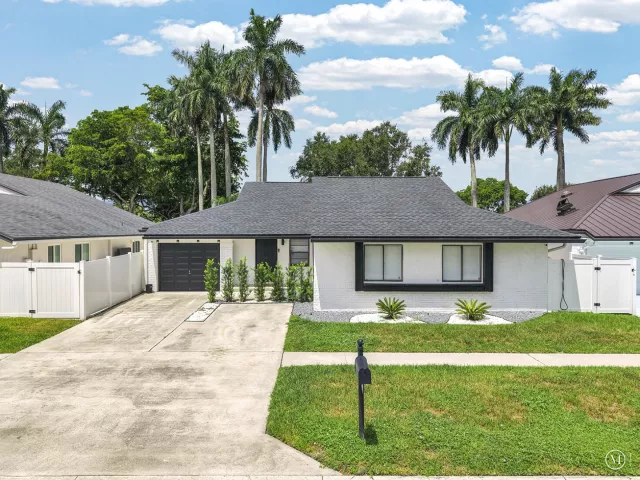 Продажа дома по адресу 21641 SUTTERS Lane - фото 9043892