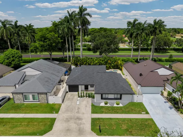 Продажа дома по адресу 21641 SUTTERS Lane - фото 9043894