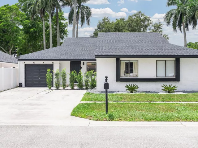 Продажа дома по адресу 21641 SUTTERS Lane - фото 9043860