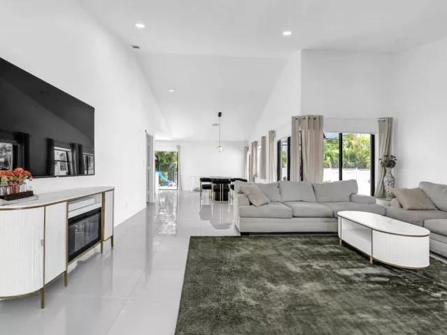 Продажа дома по адресу 21641 SUTTERS Lane - фото 9043862