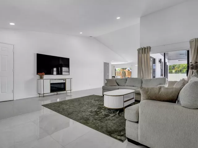 Продажа дома по адресу 21641 SUTTERS Lane - фото 9043864