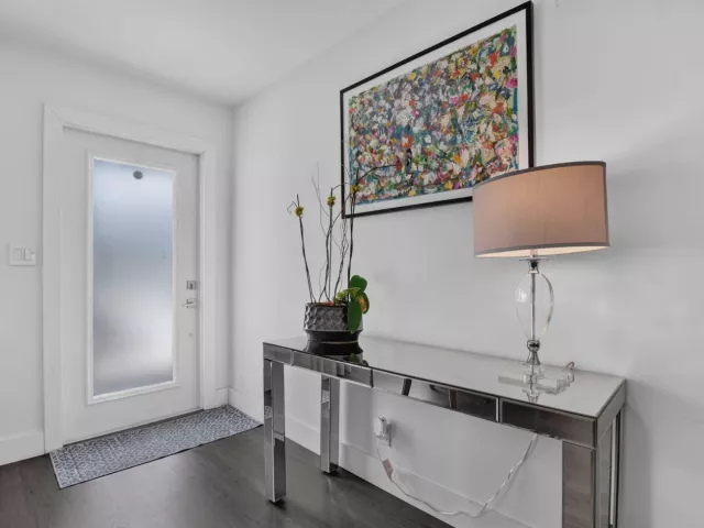 Продажа дома по адресу 335 NE 7th Street - фото 9310935