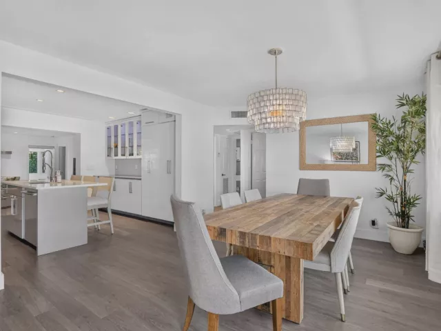 Продажа дома по адресу 335 NE 7th Street - фото 9310936