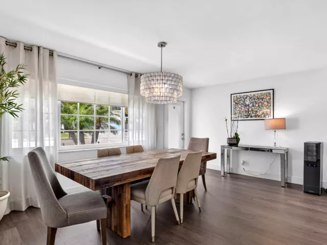Продажа дома по адресу 335 NE 7th Street - фото 9310937