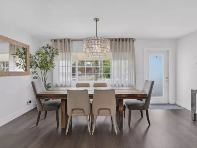 Продажа дома по адресу 335 NE 7th Street - фото 9310938