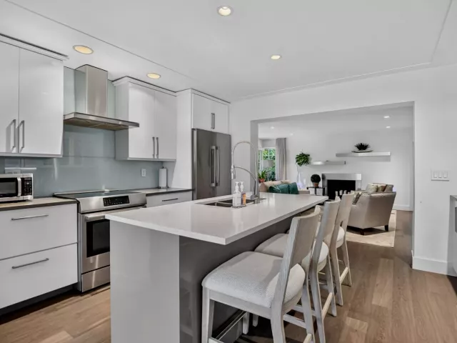 Продажа дома по адресу 335 NE 7th Street - фото 9310939
