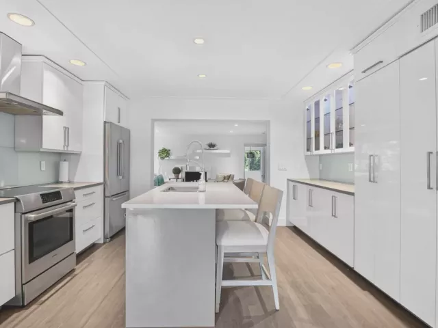 Продажа дома по адресу 335 NE 7th Street - фото 9310940