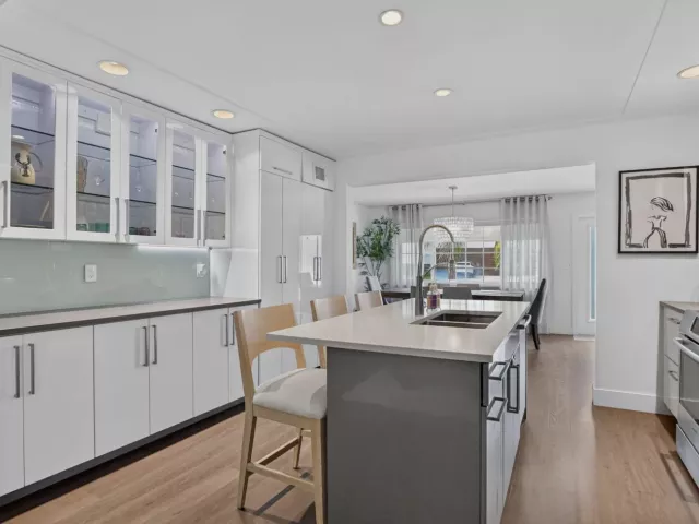 Продажа дома по адресу 335 NE 7th Street - фото 9310941