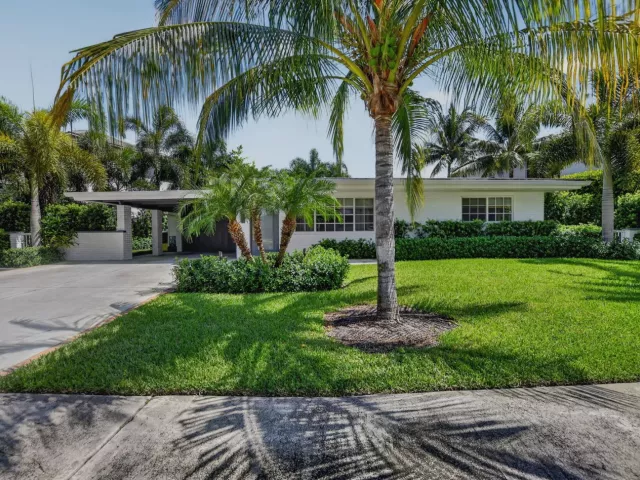 Продажа дома по адресу 335 NE 7th Street - фото 9310926