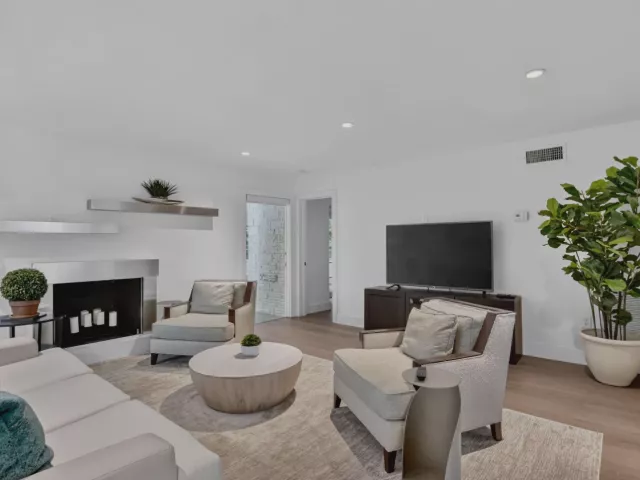 Продажа дома по адресу 335 NE 7th Street - фото 9310947