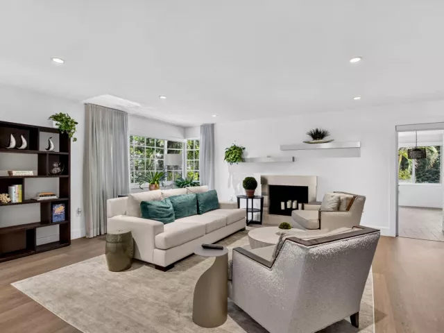 Продажа дома по адресу 335 NE 7th Street - фото 9310948