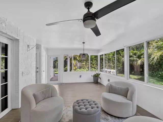 Продажа дома по адресу 335 NE 7th Street - фото 9310951