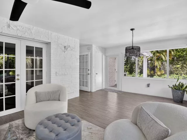 Продажа дома по адресу 335 NE 7th Street - фото 9310952
