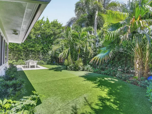 Продажа дома по адресу 335 NE 7th Street - фото 9310953