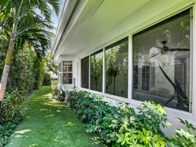 Продажа дома по адресу 335 NE 7th Street - фото 9310954
