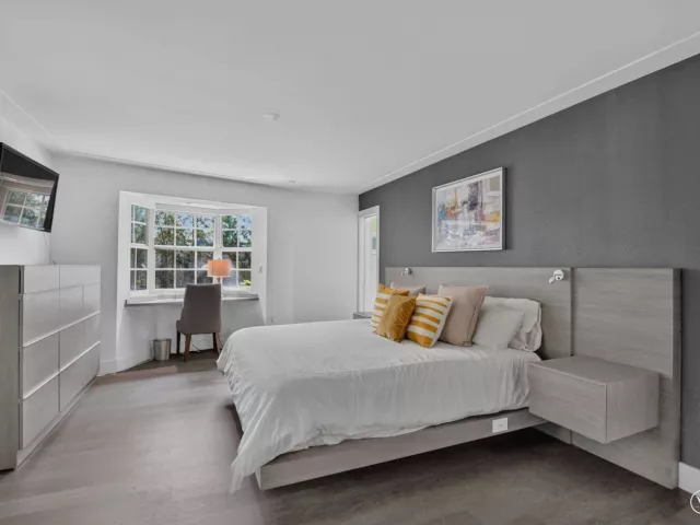 Продажа дома по адресу 335 NE 7th Street - фото 9310955