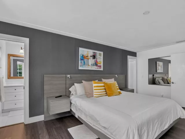 Продажа дома по адресу 335 NE 7th Street - фото 9310957