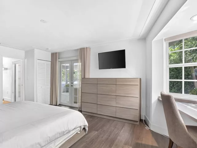 Продажа дома по адресу 335 NE 7th Street - фото 9310959