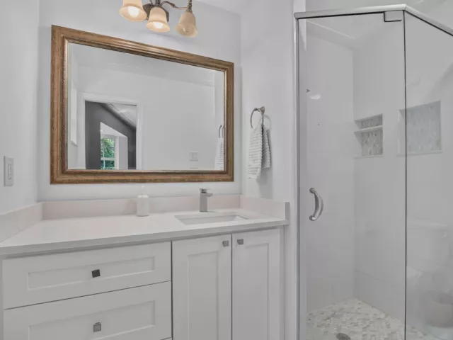 Продажа дома по адресу 335 NE 7th Street - фото 9310960