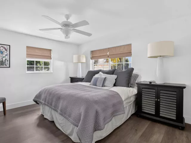 Продажа дома по адресу 335 NE 7th Street - фото 9310964