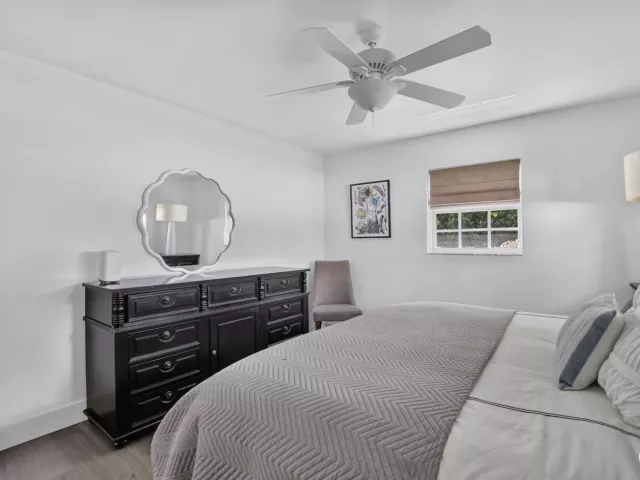 Продажа дома по адресу 335 NE 7th Street - фото 9310965