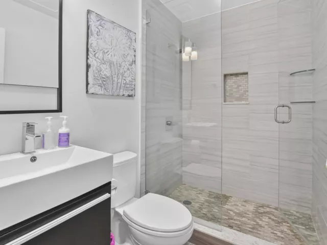 Продажа дома по адресу 335 NE 7th Street - фото 9310966