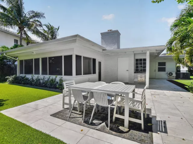 Продажа дома по адресу 335 NE 7th Street - фото 9310973