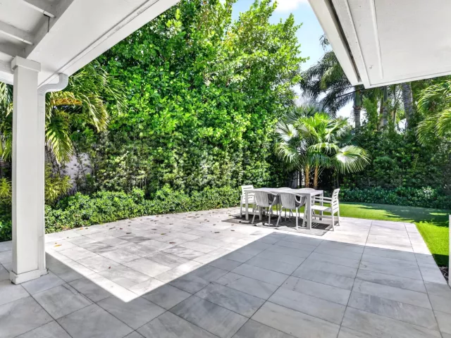 Продажа дома по адресу 335 NE 7th Street - фото 9310974