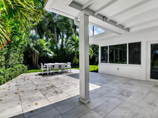 Продажа дома по адресу 335 NE 7th Street - фото 9310976