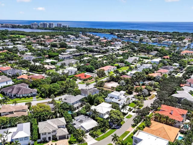 Продажа дома по адресу 335 NE 7th Street - фото 9310977