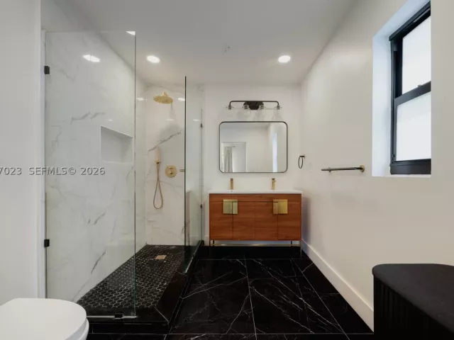 Продажа дома по адресу 1868 SW 13th St - фото 9300596
