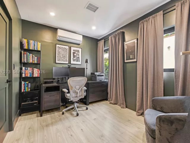Продажа дома по адресу 1868 SW 13th St - фото 9300598