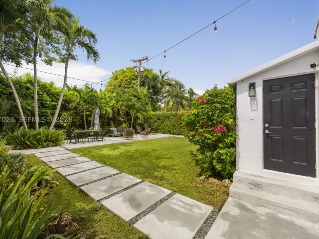 Продажа дома по адресу 1868 SW 13th St - фото 9300603