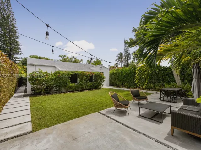 Продажа дома по адресу 1868 SW 13th St - фото 9300605