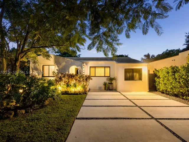 Продажа дома по адресу 1868 SW 13th St - фото 9300611