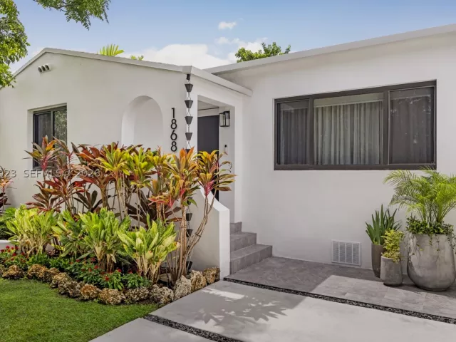 Продажа дома по адресу 1868 SW 13th St - фото 9300588
