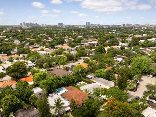 Продажа дома по адресу 1868 SW 13th St - фото 9300615