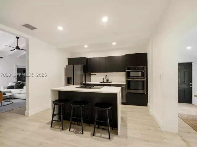 Продажа дома по адресу 1868 SW 13th St - фото 9300590
