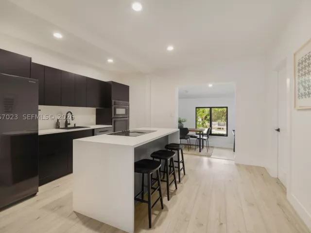 Продажа дома по адресу 1868 SW 13th St - фото 9300591
