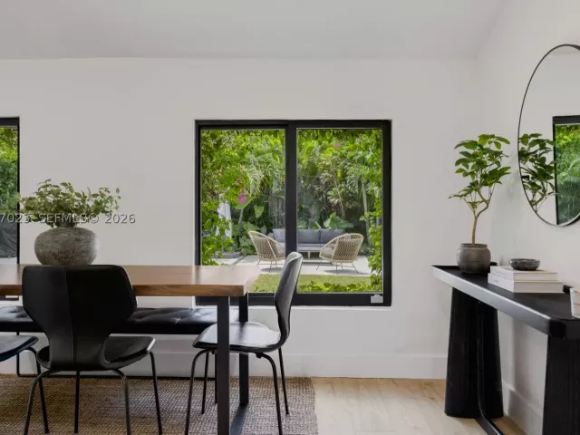 Продажа дома по адресу 1868 SW 13th St - фото 9300592