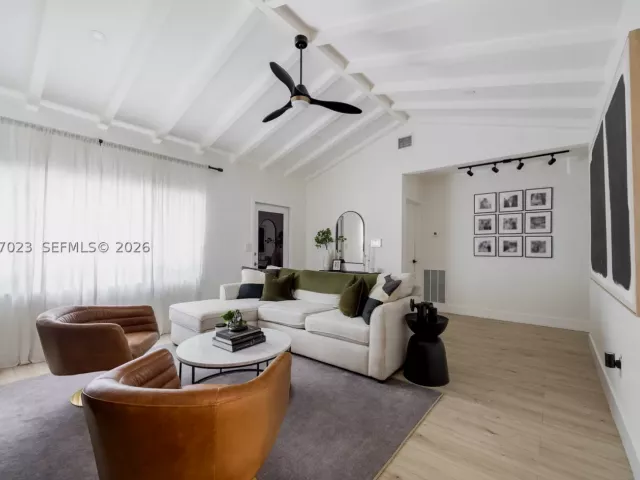 Продажа дома по адресу 1868 SW 13th St - фото 9300593