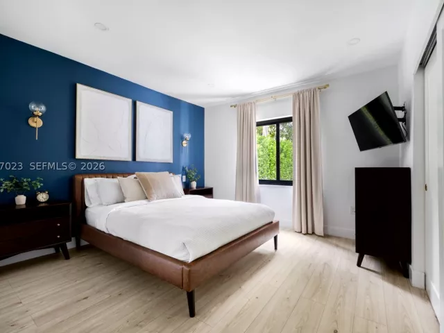 Продажа дома по адресу 1868 SW 13th St - фото 9300594