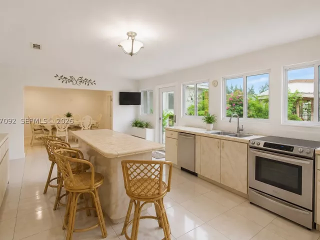Продажа дома по адресу 2961 NW 173rd Ter - фото 9037730